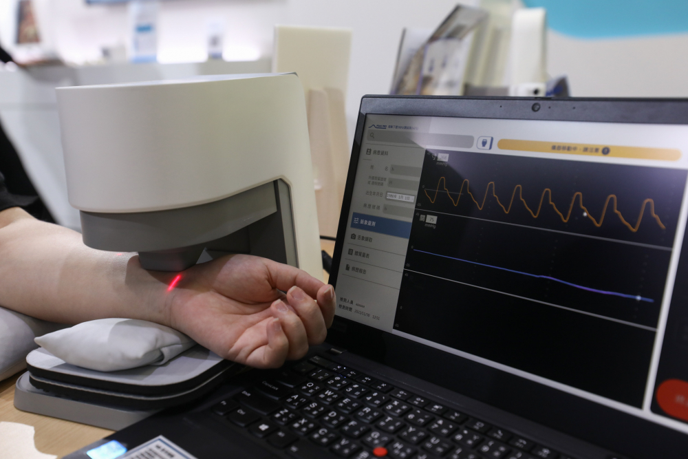 贝斯特耘康脈象檢測系統透過電腦精準控制升降系統，還原中醫師三指把脈過程的舉、按、尋手法，將脈象感受轉化成數據，未來可結合大數據分析，實現智慧醫療及準確性